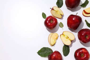 Kırmızı elmalar, taze ve sağlıklı yiyecek kavramı.