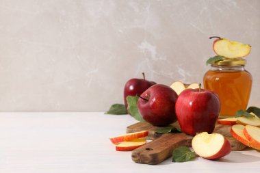 Kırmızı elmalar, taze ve sağlıklı yiyecek kavramı.