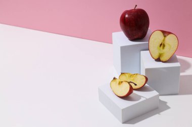 Kırmızı elmalar, taze ve sağlıklı yiyecek kavramı.