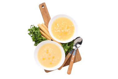 PNG, beyaz arka planda izole edilmiş beyaz kasede mısır çorbası..