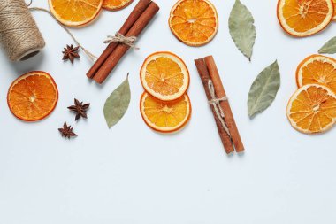 Kurutulmuş portakal, lezzetli kurutulmuş meyve konsepti.