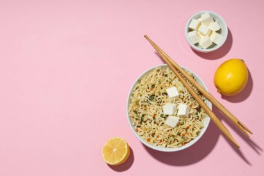 Lezzetli fast food kavramı - hazır şehriye