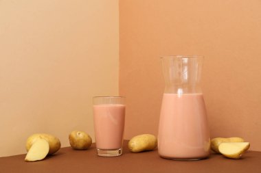 Patates sütü, taze ve sağlıklı içecek konsepti.