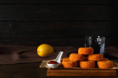 Kızarmış mozzarella, lezzetli ve lezzetli yemek, kızarmış yemek.