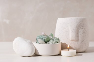 Sihirli kristaller, meditasyon için ruhsal esrarengiz uygulamalar ve rahatlama.