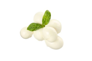 PNG, Mozzarella peyniri ve fesleğen, beyaz arkaplanda izole edilmiş, üst görünüm