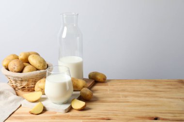 Patates sütü, taze ve sağlıklı içecek konsepti.