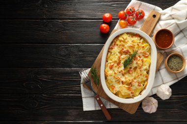 Lezzetli ve lezzetli ev yemeği kavramı. Patates güveci.