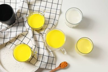 Ay ya da zerdeçal sütü, lezzetli içecek kavramı