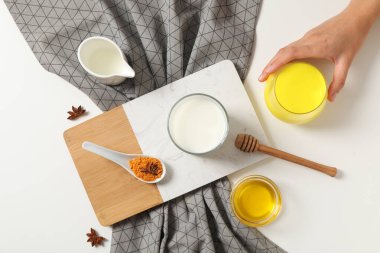 Ay ya da zerdeçal sütü, lezzetli içecek kavramı