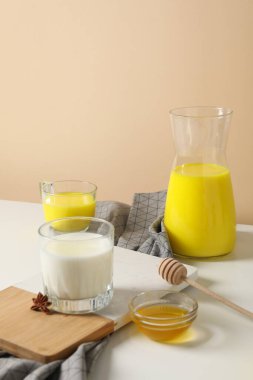 Ay ya da zerdeçal sütü, lezzetli içecek kavramı