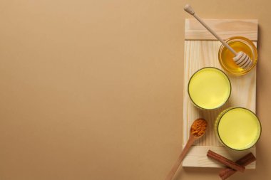 Ay ya da zerdeçal sütü, lezzetli içecek kavramı