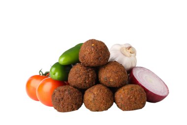 Beyaz arka planda izole edilmiş sebzeli PNG falafel..