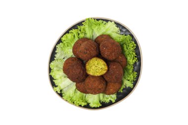 PNG, bir tabakta falafel, beyaz arka planda izole edilmiş..