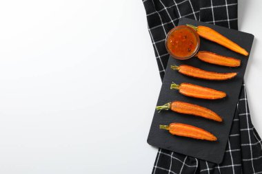 Kızarmış havuç, lezzetli kızarmış yiyecek kavramı.