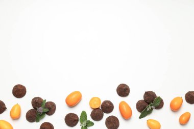 Çikolatalı trüf, lezzetli tatlı yemek konsepti.