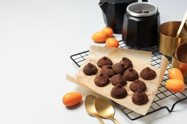 Çikolatalı trüf, lezzetli tatlı yemek konsepti.