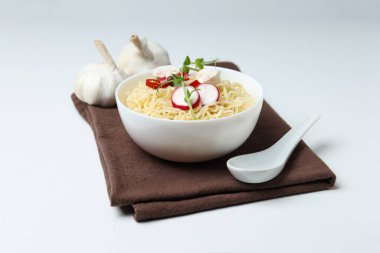 Lezzetli fast food kavramı - hazır şehriye