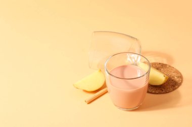 Patates sütü, taze ve sağlıklı içecek konsepti.