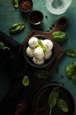 Mozzarella peyniri, lezzetli ve lezzetli süt ürünleri konsepti.