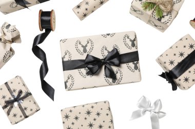PNG, Noel hediyeleri, paketleme süreci, beyaz arka planda izole edilmiş.