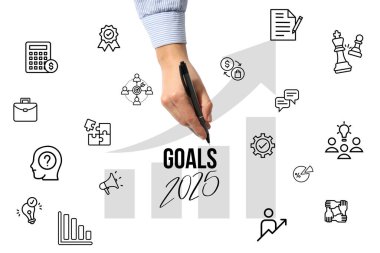 Hedefler 2025, meslektaşlarının elleri açık ofis masasında, planlama.