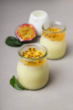 Tutku meyveli mus, lezzetli tatlı kavramı.