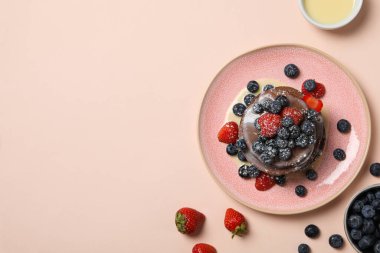 Çikolatalı gözleme, lezzetli kahvaltı, lezzetli yemek konsepti, mesaj için yer.