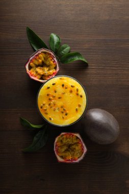 Tutku meyveli mus, lezzetli tatlı kavramı.