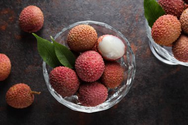 Lychee, taze ve olgun egzotik yiyecek kavramı.
