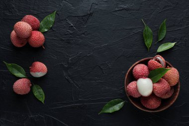 Lychee, taze ve olgun egzotik yiyecek kavramı.