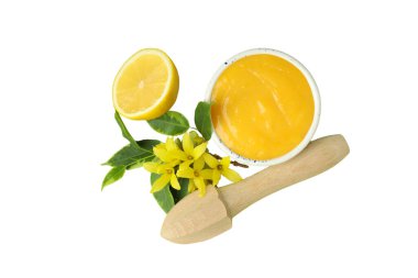 PNG, limon kreması, seramik beyaz kâsede krema, beyaz arka planda izole edilmiş..