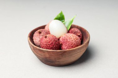 Lychee, taze ve olgun egzotik yiyecek kavramı.