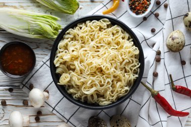 Lezzetli fast food kavramı - hazır şehriye