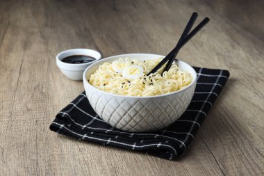 Lezzetli fast food kavramı - hazır şehriye