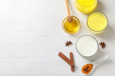 Ay ya da zerdeçal sütü, lezzetli içecek kavramı