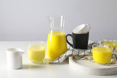 Ay ya da zerdeçal sütü, lezzetli içecek kavramı