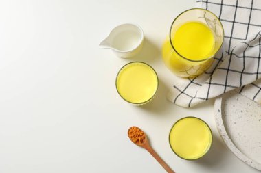 Ay ya da zerdeçal sütü, lezzetli içecek kavramı