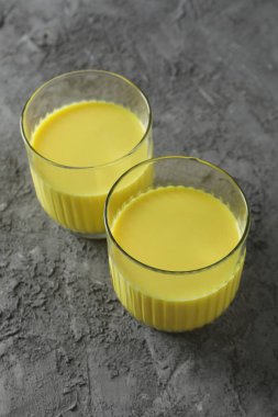 Ay ya da zerdeçal sütü, lezzetli içecek kavramı