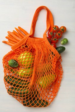 Beyaz arka planda olgun protein sebzesi seti, üst görünüm