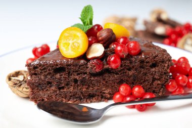Çikolatalı pasta. Lezzetli ve lezzetli tatlı kavramı.