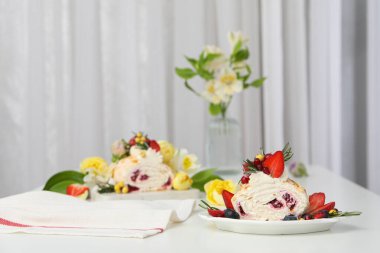 Kremalı pasta, lezzetli ve lezzetli yemek kavramı.