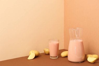 Patates sütü, taze ve sağlıklı içecek konsepti.