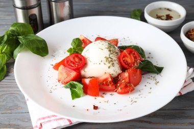 Salata Caprese, lezzetli ve lezzetli yemek kavramı.
