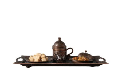 PNG, Ramazan. Geleneksel yemekli bakır tepsi - beyaz arka planda izole edilmiş kurutulmuş meyve.