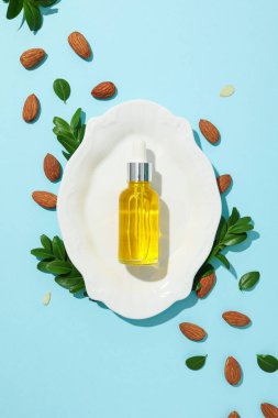 Cilt bakımı ve vücut bakımı kavramı - badem, badem yağı