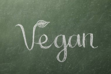 Yeşil arka planda kelime vegan, üst görünüm