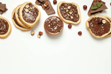 Çikolata ezmeli ekmek - lezzetli kahvaltı ya da sabah yemeği