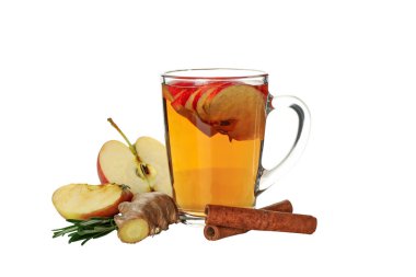 PNG, cam biberiyeli elma şarabı, beyaz arka planda izole edilmiş.