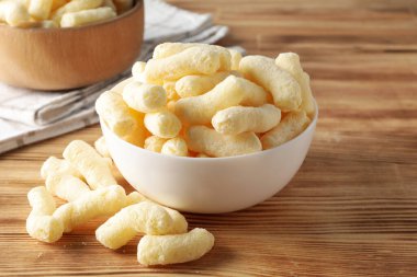 Mısır çubukları, lezzetli atıştırmalık konsepti.